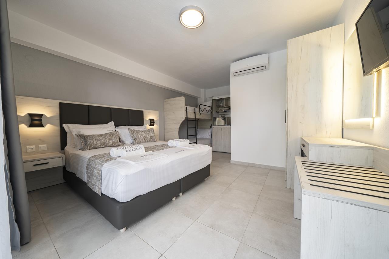 quadruple room